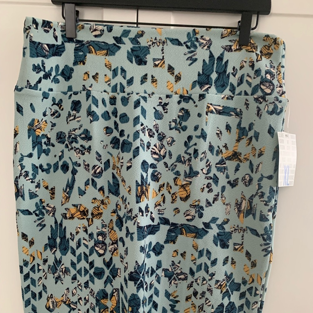 LuLaRoe Cassie skirt